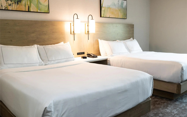 DoubleTree by Hilton Austin, MN