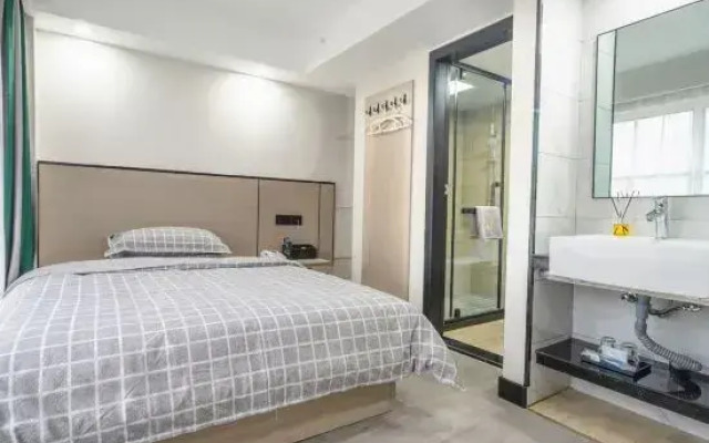 Xinshang Cinema Hotel (Yancheng Zhongnan City University Town Branch)