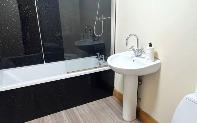 Spacious 4BR Edinburgh Home Free Parking