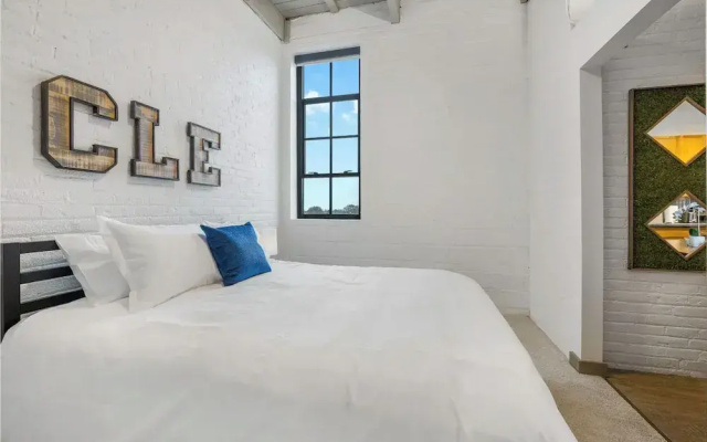 2125 Superior Living