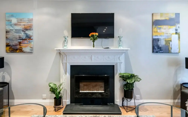 Victoria Mews House - By Sojourn