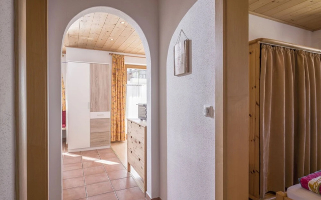 Alluring Apartment With Ski Storage,balcony,heating, Parking
