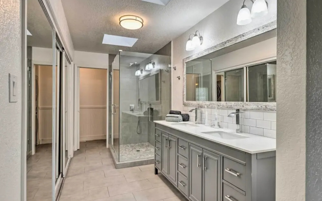 Modesto Home w/ Deck - 2 Mi to Vintage Faire Mall