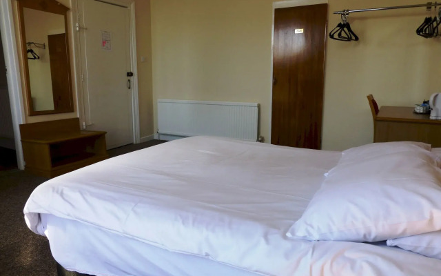 Esplanade Hotel - Clacton On Sea (Beachfront Hotel) by OYO