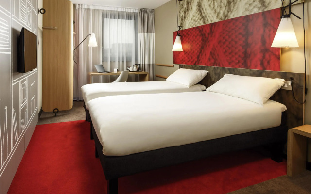 ibis Swansea