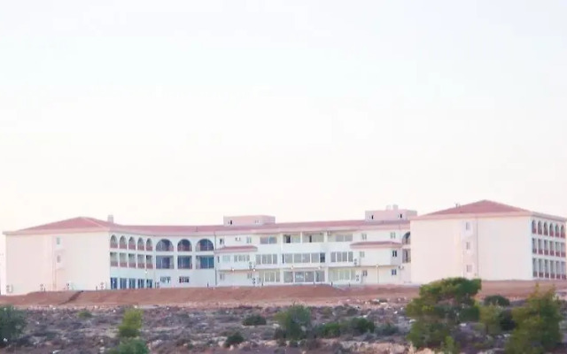 The West Queen Resort