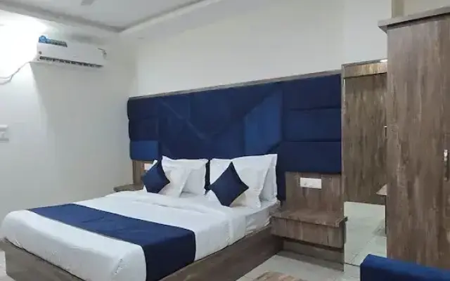 Hotel The Katra Avenue