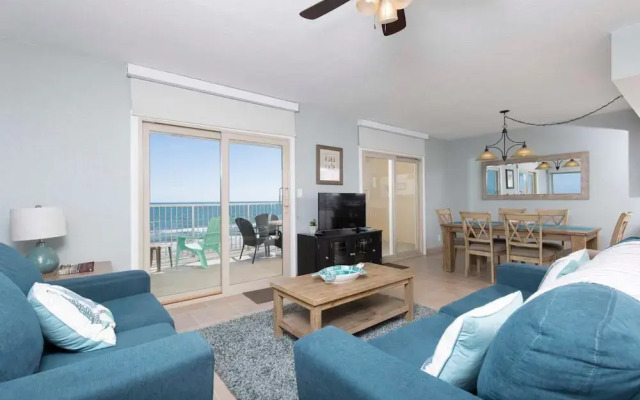 Inverness Condominium 400