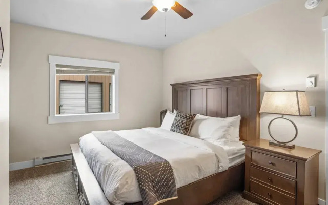 The Yellowstone Hideaway Unit B