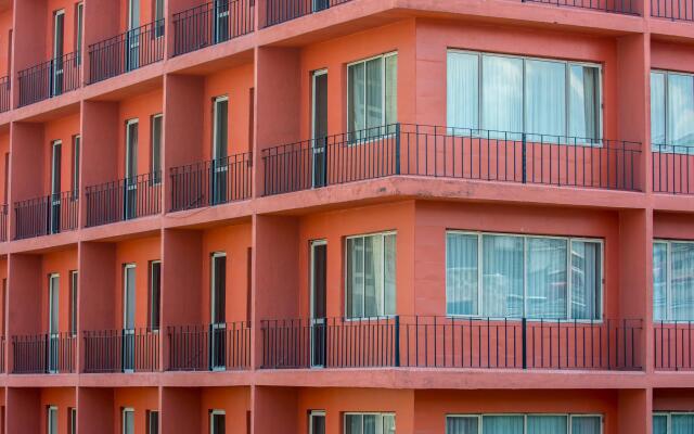 Hotel Fenix вид на фасад
