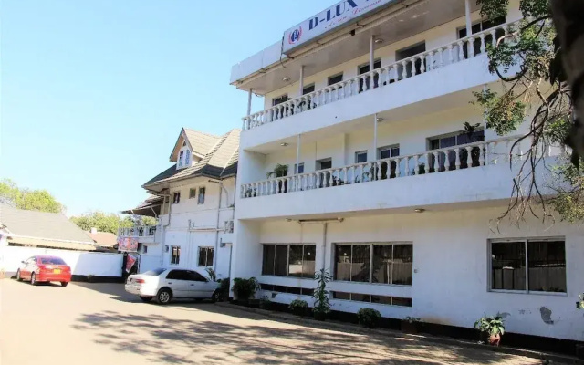 Dlux Hotel