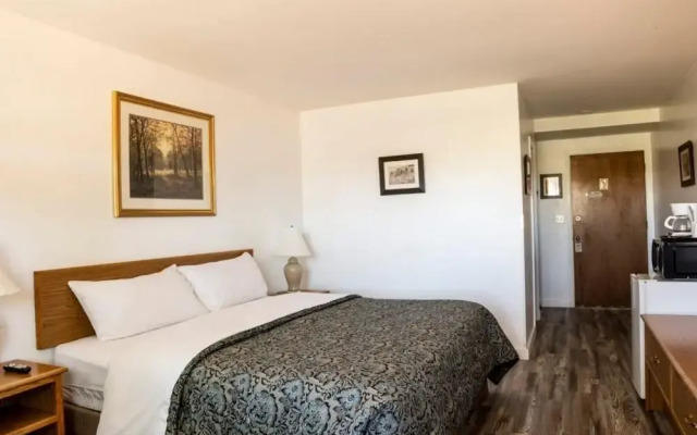 Riverwood Inn Hotel Grand Kitchenette Suite
