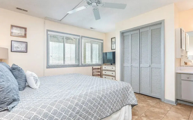 Tybee Lights 114A by Tybee Vacation Rentals