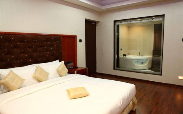 Esthell Resorts in Mahindra World City, India from 110$, photos, reviews - zenhotels.com