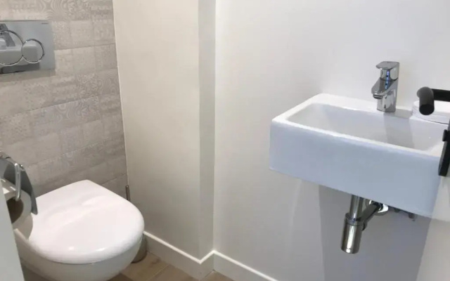 06D - Appartement spacieux avec terrasses, jardin et piscine