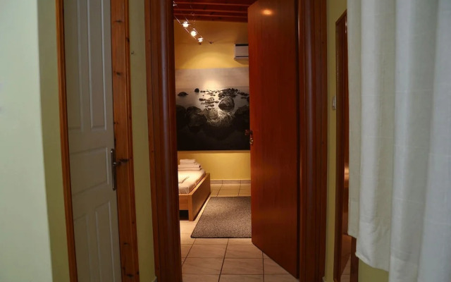 Saron Hotel
