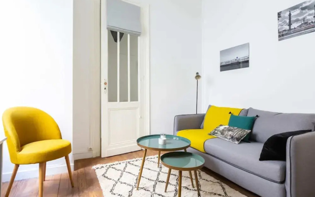 Modern Apartment in City Center for up to 4 Guests!