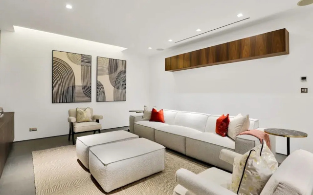 Paddington Luxury 3-bed Mews Private Cinema Gym