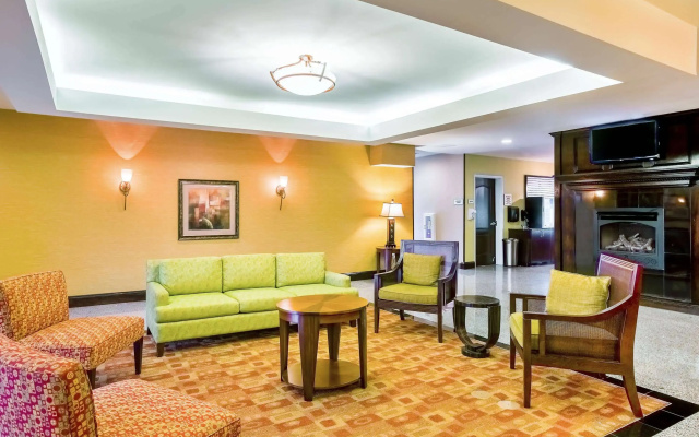 La Quinta Inn & Suites by Wyndham Atlanta-Union City