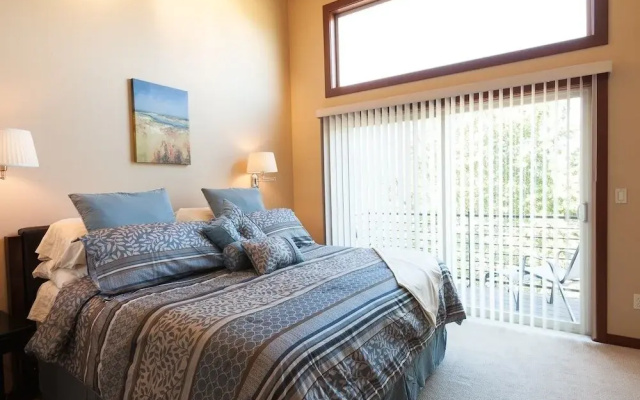 NEW Condo Downwider with Hot Tub, Minutes Away from The Columbia River Gorge by RedAwning