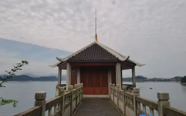 Tachee Island Holiday