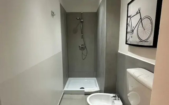 Station Apartment West