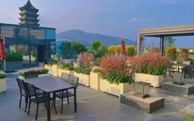 Dujiangyan Yuandong Yaju Hotel (panda valley)