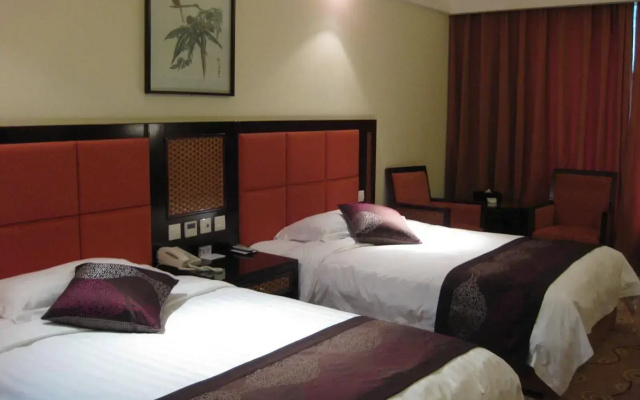 Huasheng Hotel (Chanlin Hot Spring Silver Villa)