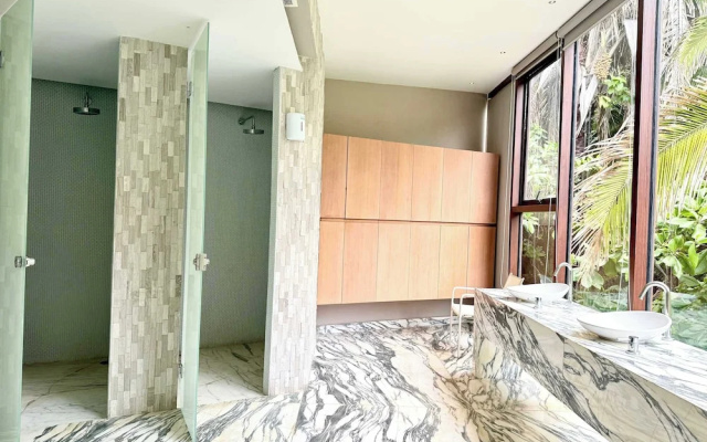 Bolongo 2BR Your Exclusive Oceanfront Escape