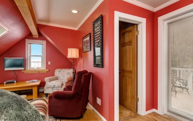 Ontario Park City bungalow