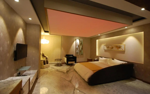 Click Hotel Sapphire Star Indore