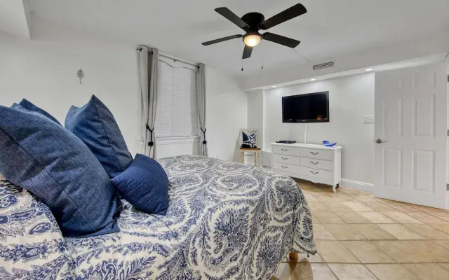 Dolphin Point 502b