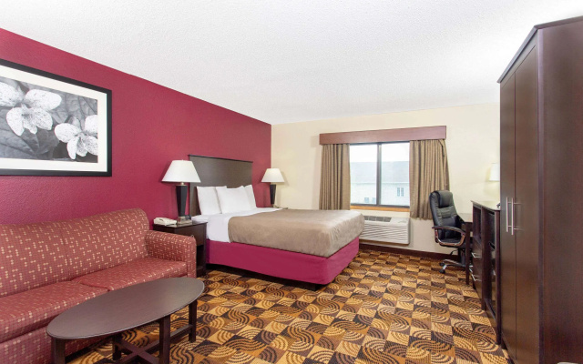 AmericInn by Wyndham Elkhorn Near Lake Geneva