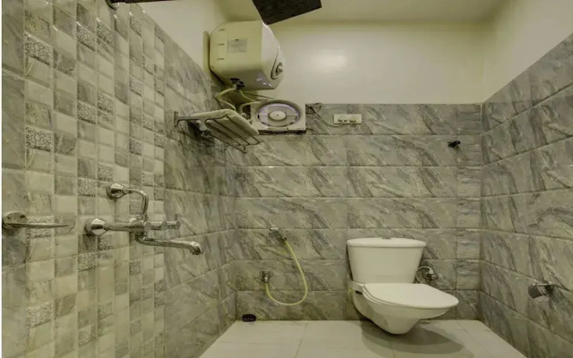 Savoy Hotel By OYO Rooms