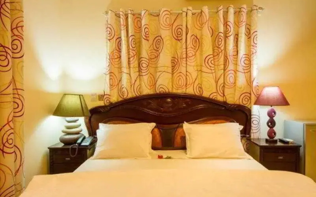 Pebble Pine Hotel