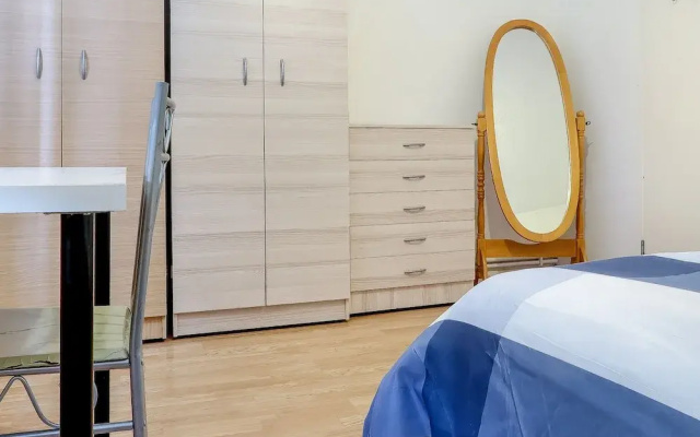 Regal Close Deluxe Single Guest Room 1