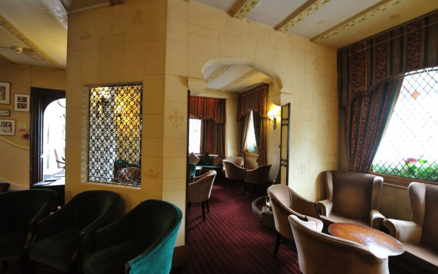 French Horn Hotel