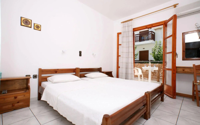 Kapetanos Rooms
