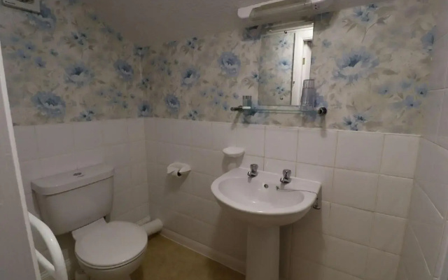 Raincliffe Hotel