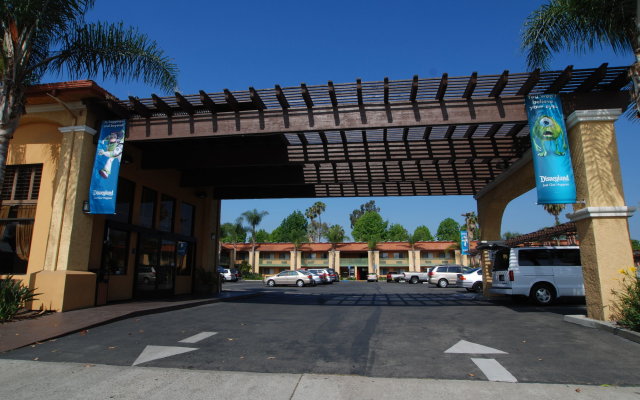 Stanford Inn & Suites Anaheim 2