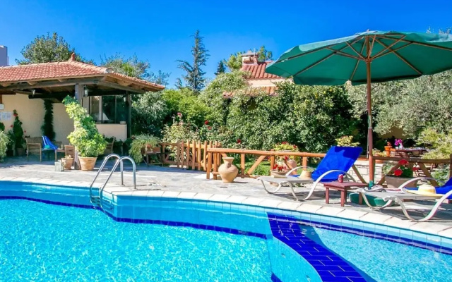 Villa in Heraklion With Private Pool & Beaches