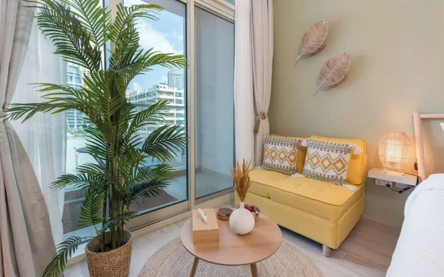 Stunning Apt Marina view with Balcony