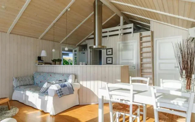 Stenene 101 Holiday House