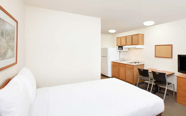 WoodSpring Suites Tyler Rose Garden