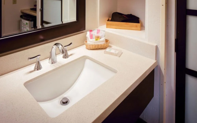 Pines Inn & Suites