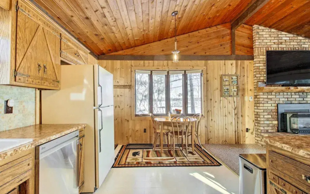 Pelican Lake Getaway on Stunning Peninsula!