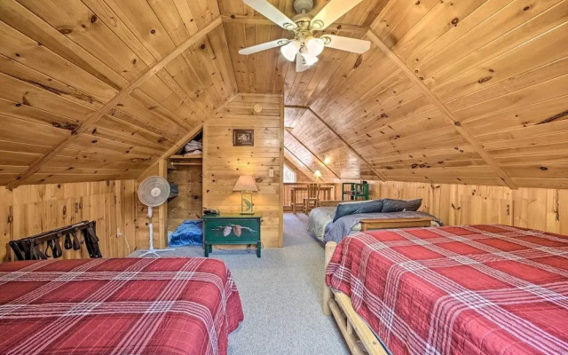 Lakefront Hawks Getaway - Fire Pit & Kayaks!