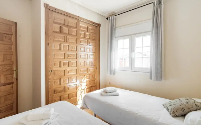 Serene Holiday Home in Baños y Mendigo With Swimming Pool