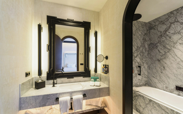 Hotel Montera Madrid, Curio Collection By Hilton