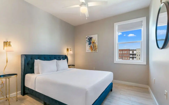 Spacious Townhouse with Balcony